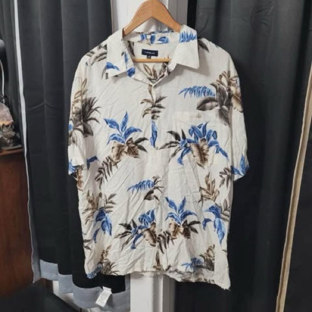 Men's Croft and Barrow Cream Hawaiian Shirt with Blue and Brown Floral Print